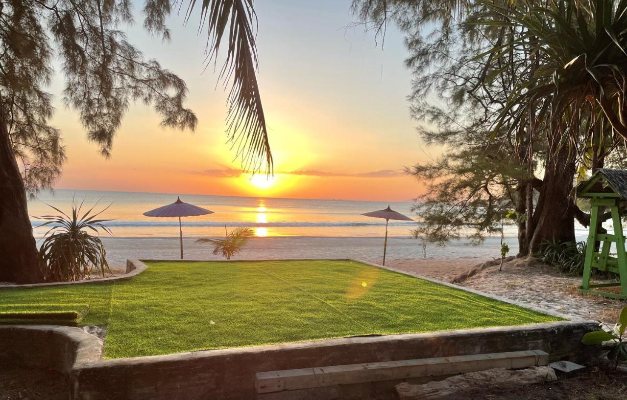 Phayam Friends Hotel Koh Phayam Luaran gambar