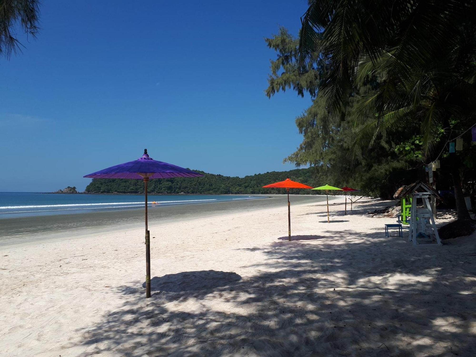 Phayam Friends Hotel Koh Phayam Luaran gambar