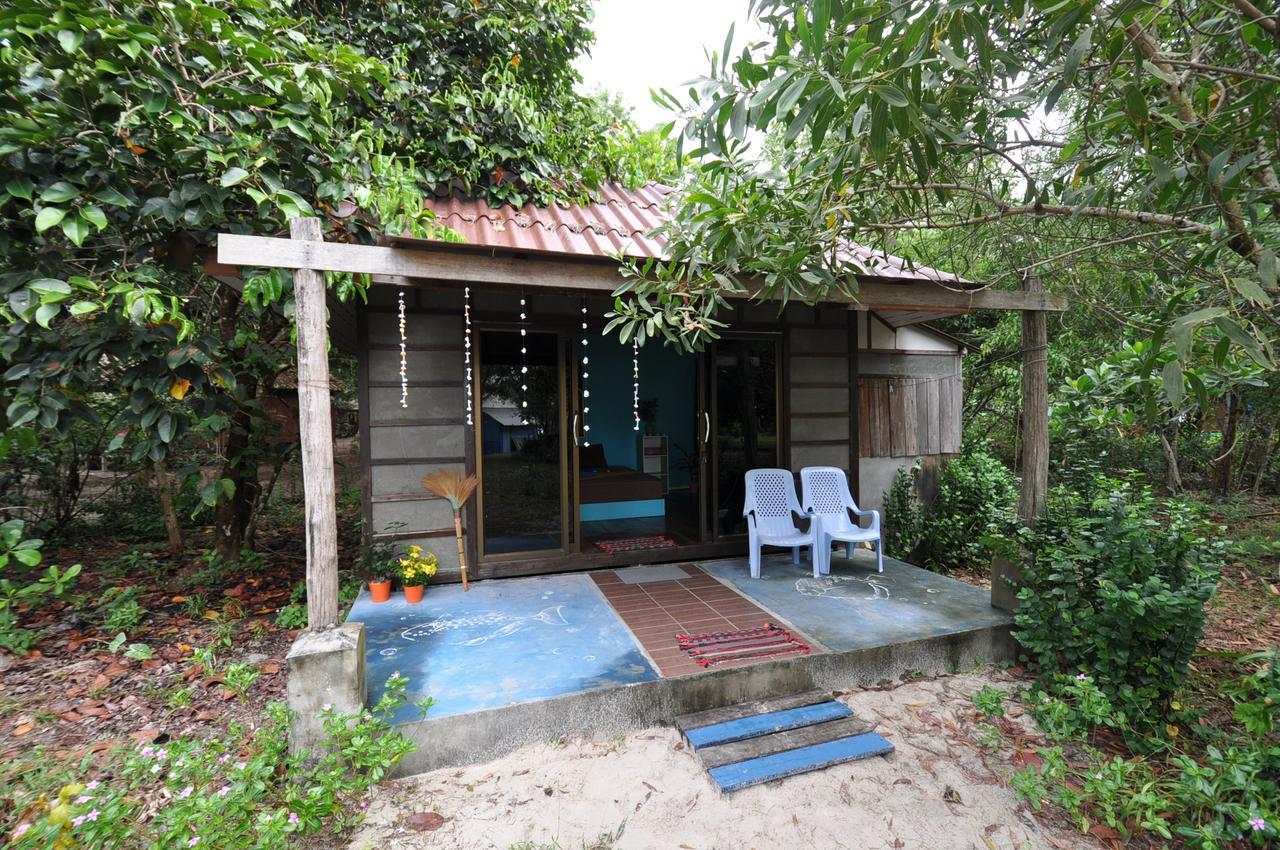 Phayam Friends Hotel Koh Phayam Luaran gambar