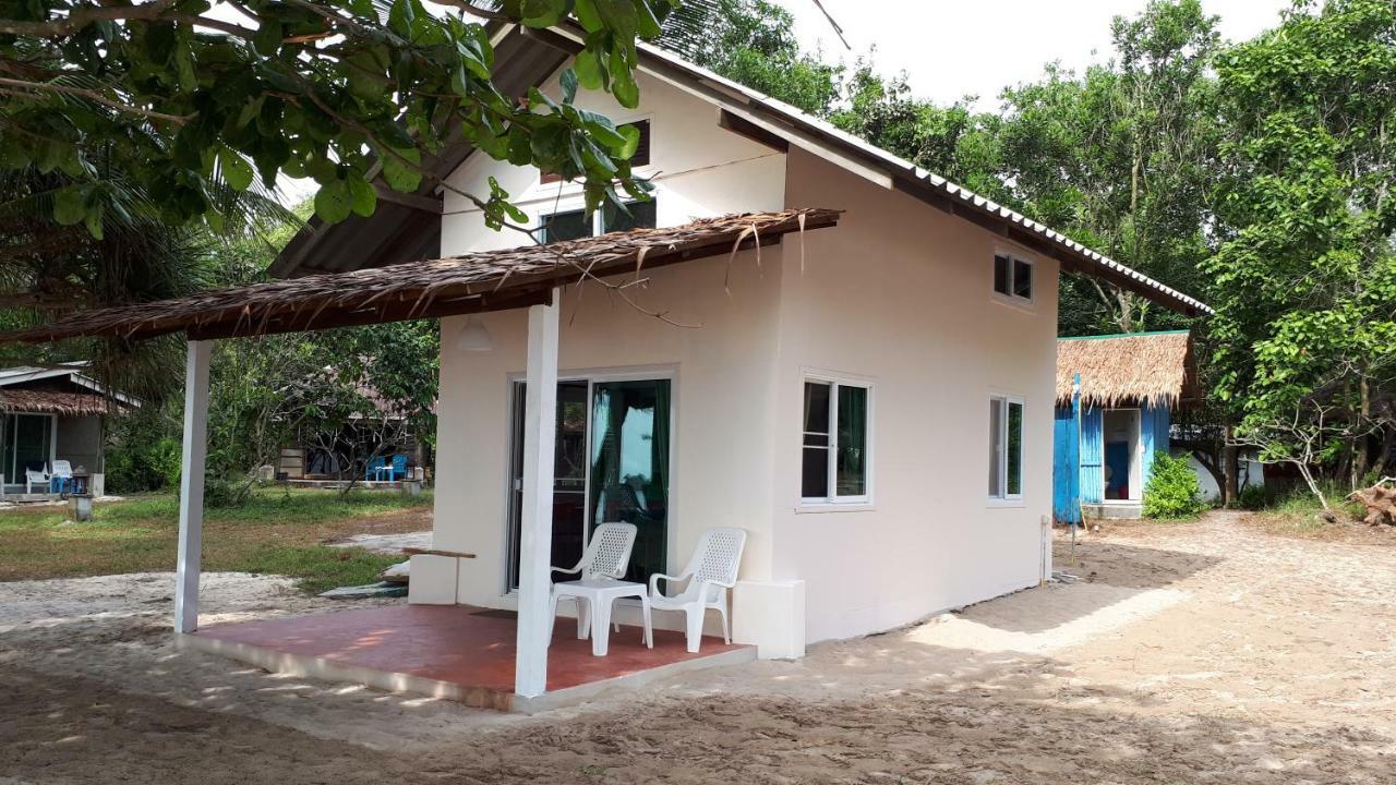 Phayam Friends Hotel Koh Phayam Luaran gambar