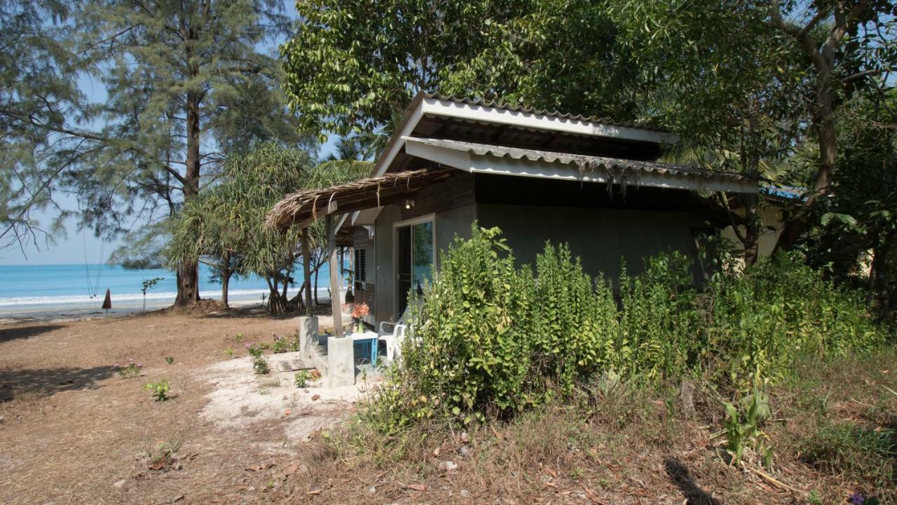 Phayam Friends Hotel Koh Phayam Luaran gambar