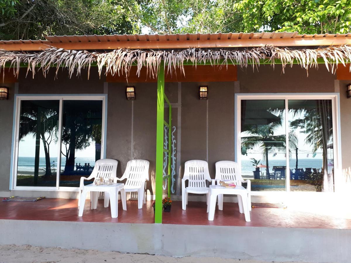 Phayam Friends Hotel Koh Phayam Luaran gambar